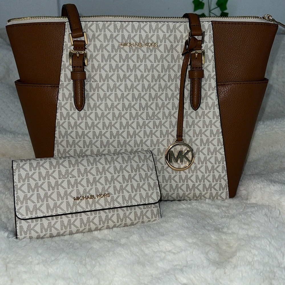 Brand New Michael Kors Charlotte LG TOTE with matching wallet LG TRIFOLD